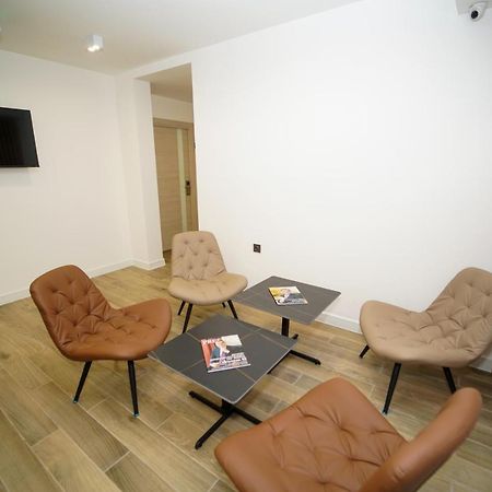 B&M Hotel Yerevan Exterior photo